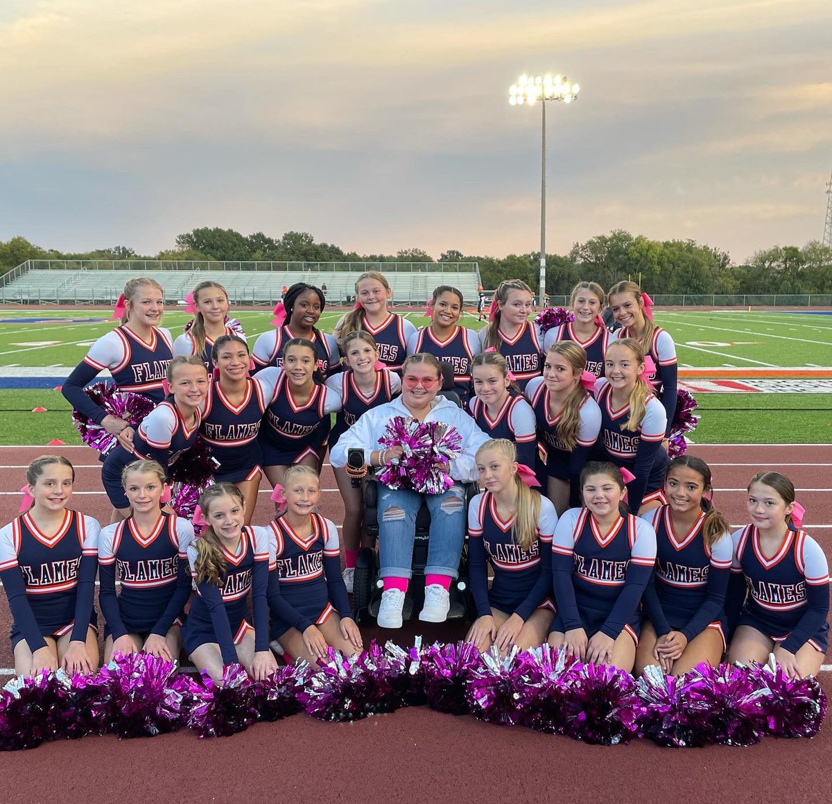 BMSfbcheer tweet media