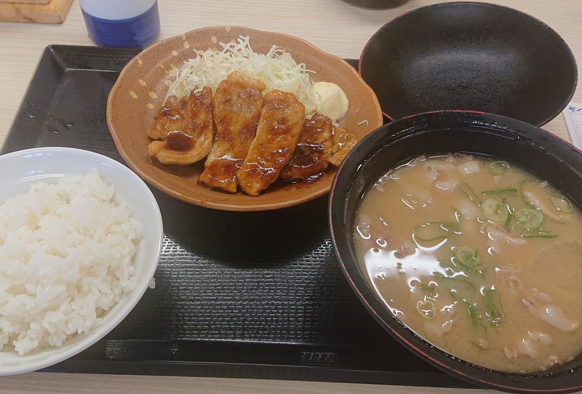 かつやの朝ロースカツ定食 495円 を豚汁大 44円 に変更すると100円割引が使えるようになって439円に値段が下がるバグ Togetter