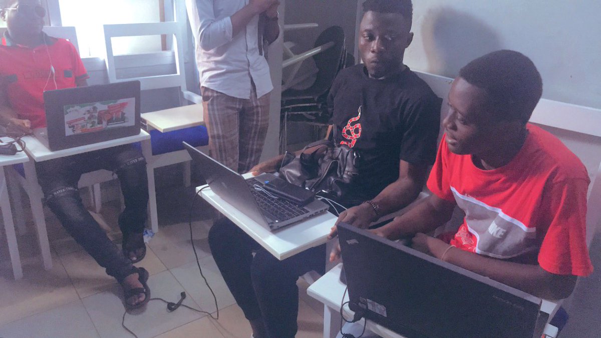 ActivSpaces's tweet photo. Plein de stand de jeu prévu pour apprendre en s’amusant avec @DefyhatenowWCA @NgalaDesmond @cyberzone72 @BaronRafiki1 #ManLab #CAYYA et @DigaMathieu https://t.co/GAqiPik5Hp