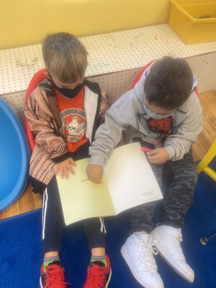 DurivageMrs's tweet photo. What a great Reader’s Workshop today! We found our “snap”
words in our old favorites! Working hard in kindergarten!📚📚@TCSD ,@TroySchool18 https://t.co/LHr2S56S6i