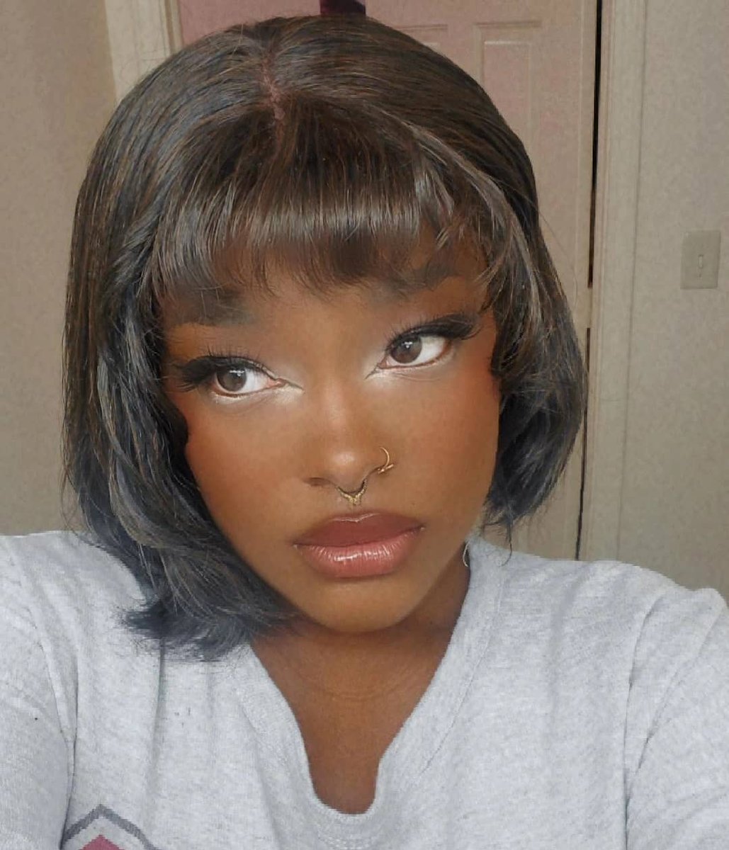 Shakylah5's tweet photo. I dont know if u knew this but I do makeup thats all https://t.co/BHJPo7lNKE