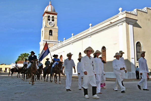 LaCmkc's tweet photo. Frente a los renovados intentos imperiales por recolonizarnos y aniquilarnos como nación tendremos q volver una y otra vez a nuestra historia y entonces regresar a Bayamo cuna d la nacionalidad, tierra q forjó el carácter y el espíritu libertario d todo un país. #CubaEsCultura https://t.co/dzs1Lhi8pc
