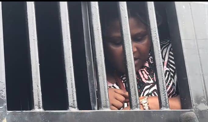 Gistloversblog1's tweet photo. #EndSARSMemorial: ‘Police arrested me, seized my phones for holding Nigerian flag’ — Blessing https://t.co/SBKnDdPP8J