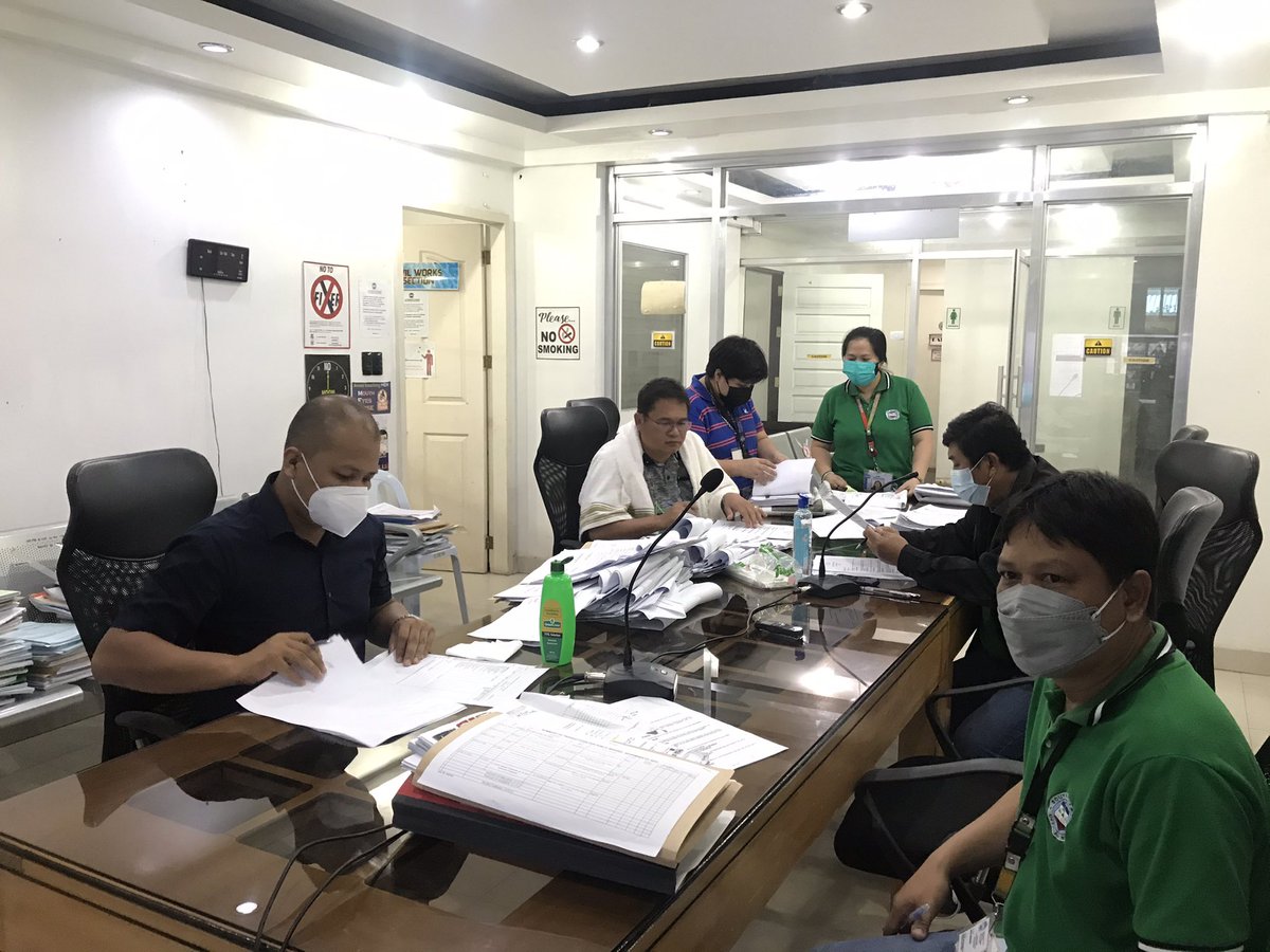 TedVillanueva01's tweet photo. The day after the bday!
#workfocus
#workgrind https://t.co/e3oYryIU5t