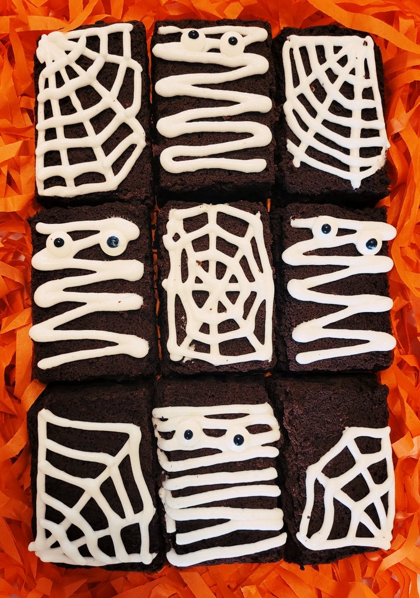 PLPBakery's tweet image. All of the Halloween treat boxes are sold out but the Halloween brownies are still available to buy! 
Chocolate chunk brownies with 3 spooky designs to choose from.
DM me or check it out on PLPbakery.co.uk/store 😱🎃👻