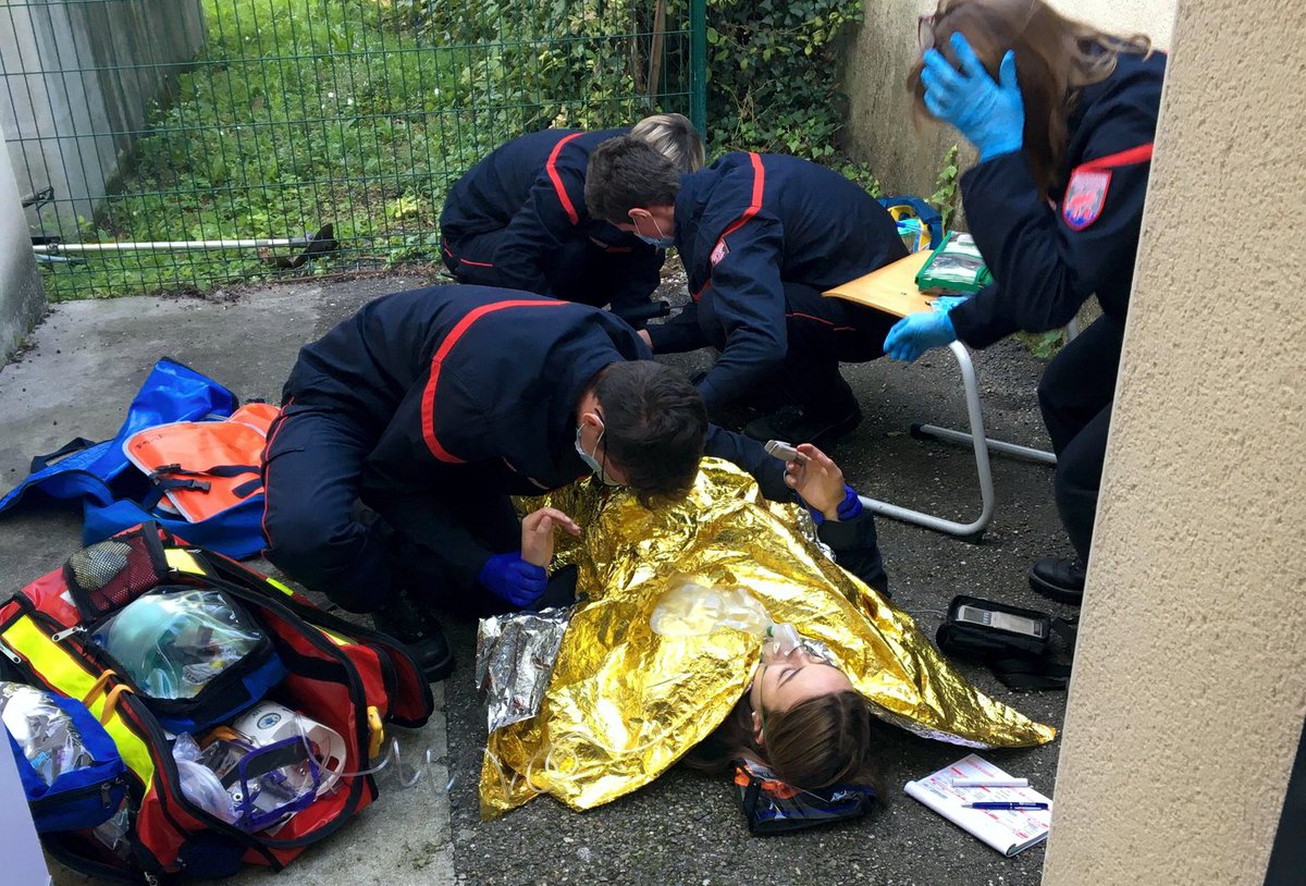 PompiersDuLot's tweet photo. Les @PompiersDuLot en formation d'équipier #PromptSecours du 11 au 16-10 à #Lalbenque.
https://t.co/sRjiZG9Z2T https://t.co/TLKAyNC0aH