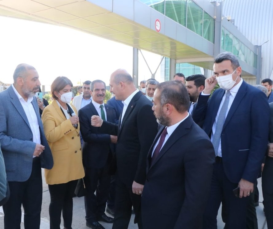 İlimizdeki ziyaretlerini tamamlayan İçişleri Bakanımız Sayın <a href="/suleymansoylu/">Süleyman Soylu</a> Bey'i Diyarbakır havaalanından uğurladık.

Kalbi, gönlü Diyarbakır ile olan kıymetli Bakanımız ile keyifli iki gün geçirdik. Allah yâr ve yardımcısı olsun...