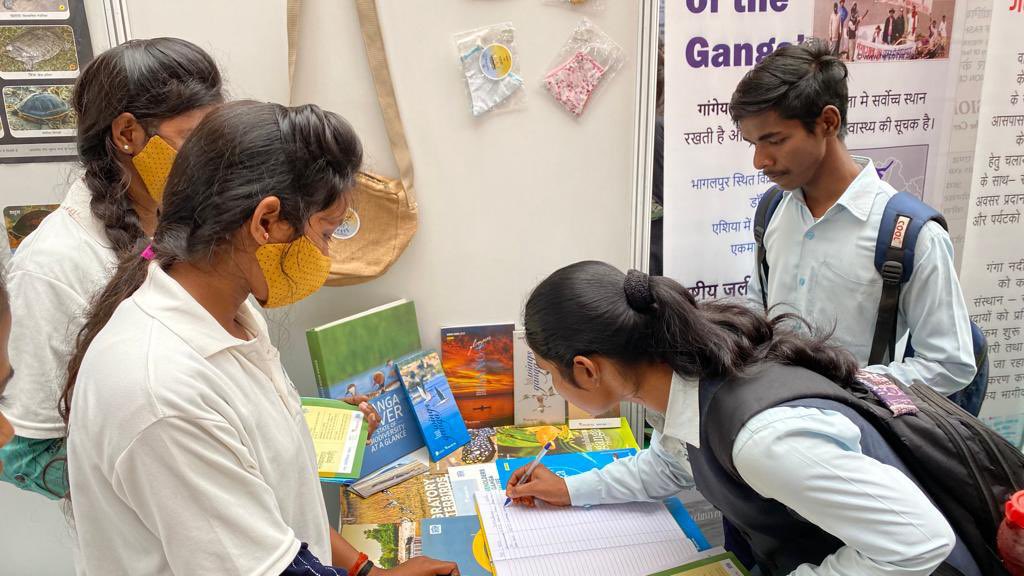 wii_india's tweet photo. #WildlifeInstituteofIndia at the Mega Exhibition #ShiningUttarPradeshVaranasi2021’. More than 500 visitors including Hon’ble Ministers of State, Stamp &amp; Court Fee Registration &amp; Labour visited the WII stall. https://t.co/aDxHudAeeg