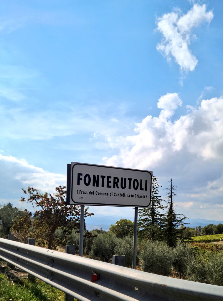 MTLWINEGUY's tweet photo. The giro continues in @chianticlassico 🐓🍷🇮🇹👍 #CheckIn @fonterutoli @MarchesiMazzei #BeautifulProperty #ChiantiLand https://t.co/K9Es7ggU7E