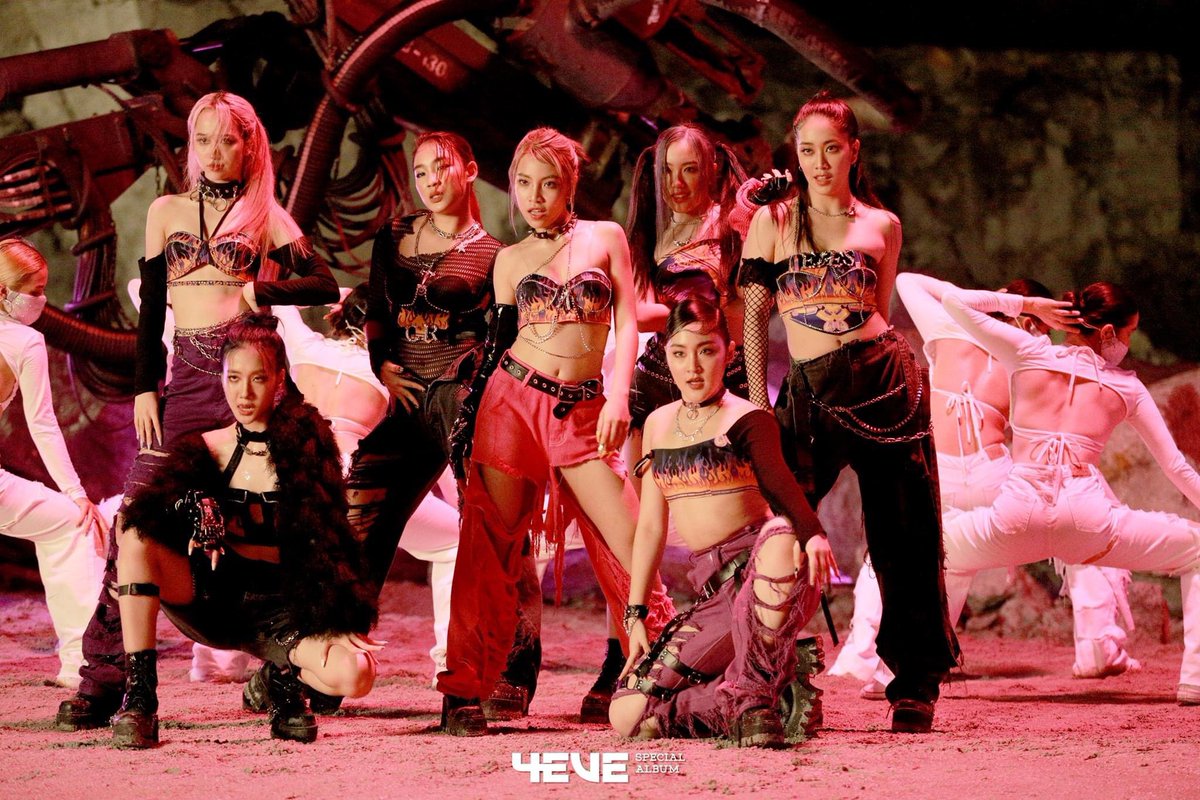 4eveOfficial's tweet photo. #4EVE - Booty Bomb M/V Behind The Scenes Photos

ดูรูปเบื้องหลังเต็มๆ ได้ที่นี่เลยจ้า https://t.co/KJeGzqw1s6

ชม MV Booty Bomb ได้แล้วที่ 
🔗 https://t.co/PgdDU1YceP

#Tpop https://t.co/Fa666jeshT