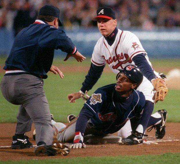 BravesStats's tweet photo. In the 1995 World Series, the Braves took a 2-0 series lead in Atlanta before allowing a ridiculously strong Indians team to comeback in the 8th in Game 3 for a thrilling 7-6 defeat.

The Braves won one of the two remaining games in Cleveland, then won Game 6 in Atlanta. https://t.co/ZPNxsy8oXC