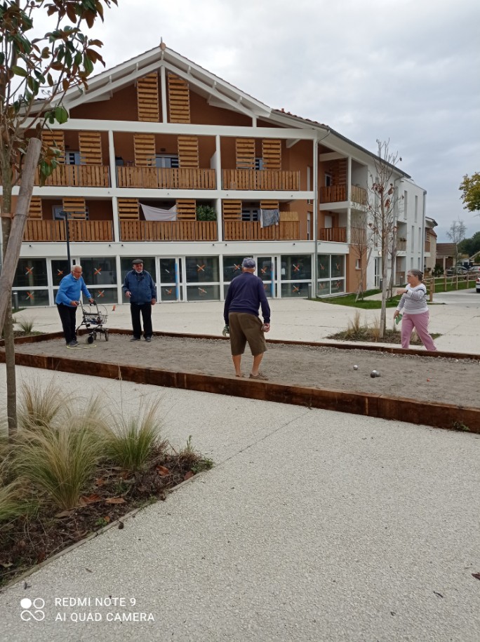 Super moment de pétanque entre résidents 😁 on se prépare pour le tournois de vendredi prochain !! <a href="/senioriales/">Senioriales</a>
 <a href="/SenLeTeich/">Senioriales en ville du Teich</a>
 <a href="/leteich/">le bars rene</a>