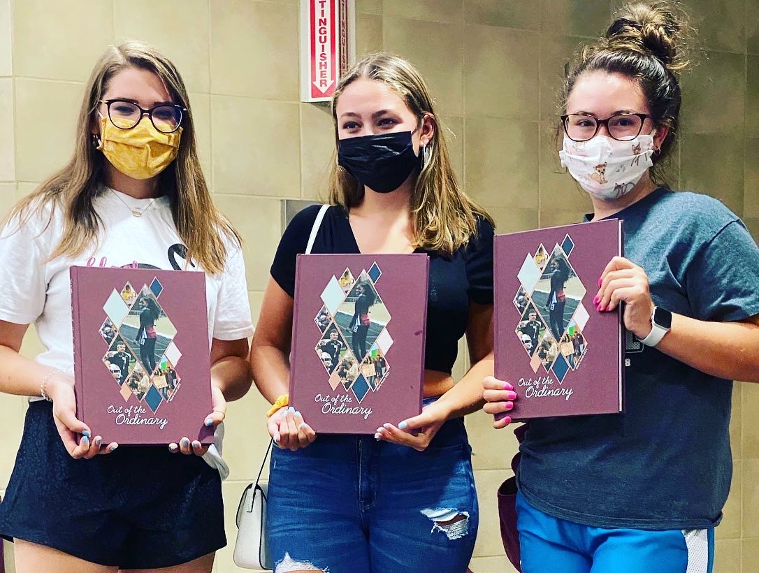 ChristieAcker's tweet image. Congratulations 2021 Black Swan staff for scoring in the Trophy Division and earning a Superior Rating in VHSL State Competition!! 😍 @wbhs_blackswan