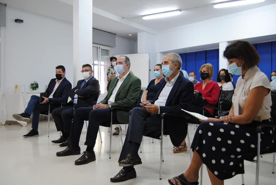 jaimebretonbesn's tweet photo. Un placer estar en el acto de colaboración y compromiso de ⁦@IKEASpain⁩ con ⁦@FundacionAtenea⁩ en ⁦@poligono_sur⁩ , para hacerle la vida más fácil a los más vulnerables https://t.co/OtUpreX3Or