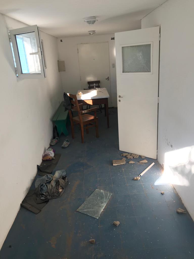 berestortoni's tweet photo. Nuevamente un espacio tan preciado como el Parque Independencia es víctima del vandalismo. Oficinas, depósitos fueron tristemente destrozados. Cuesta mucho ponerlos en condiciones nuevamente. 
Cuidemos nuestro patrimonio!!! 🙌 https://t.co/vEWTwFejZa