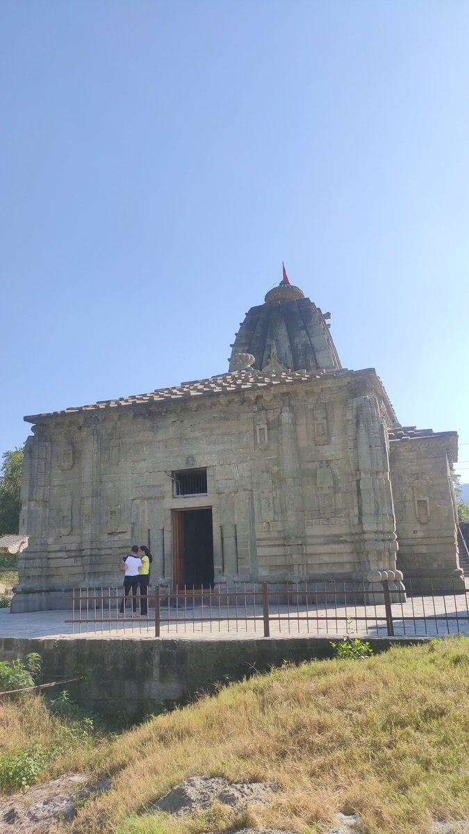 parmar_shradha's tweet photo. कुछ अलग ही शान्ति का एहसास होता है इस मंदिर में।
#पंचवक्त्र #मंदिर #Temple #oldtemples #indianheritage #chotikashimandi #Himachal #shivtemple https://t.co/rJZT5RruE6