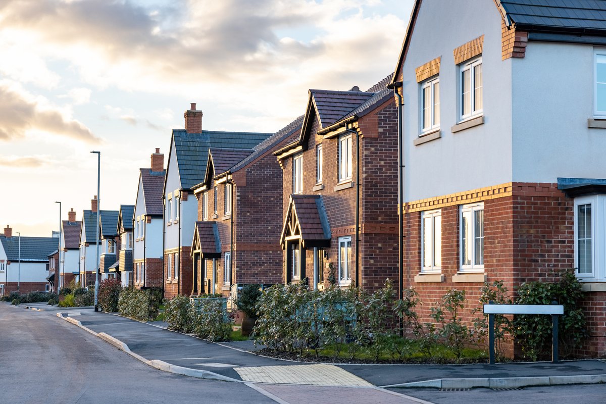 Ever wondered how in practice #housing can be #decarbonised, what it might cost and how the works might be funded? Savills Housing Consultancy explores: savills.co.uk/blog/article/3…