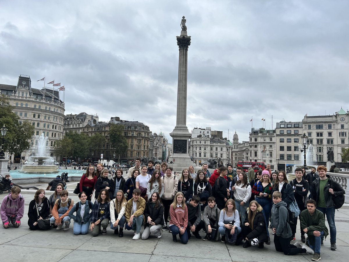 EA_expressive's tweet image. What a way to end Day one of our London Experience! The phenomenally talented cast of @julietmusical were amazing in what is easily the best new show in town! Massive standing (and singing) ovation. Your gonna hear us roar! @elizabethanac