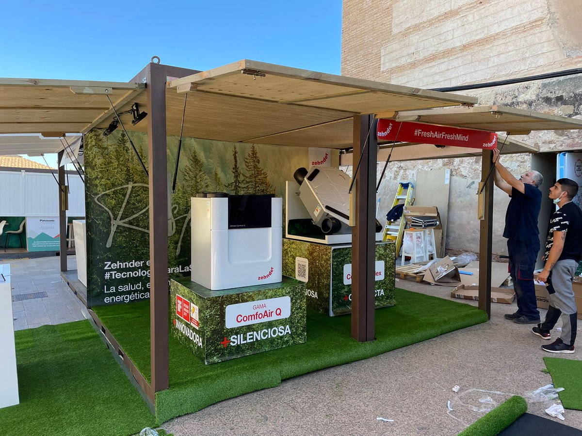 ZehnderIberica's tweet photo. 📣 Vamos avanzando en el #montaje de nuestro stand de la #13CEPH que este año se celebra en #Murcia.
🚨¡Visita el stand 5 y descubre nuestras novedades!
#13CEPH #ECCN #zneb #13ConferenciaPEP @PlataformaPEP
#TecnologíaparalaSalud #FreshAirFreshMind #Zehnder https://t.co/yYet9lGei9