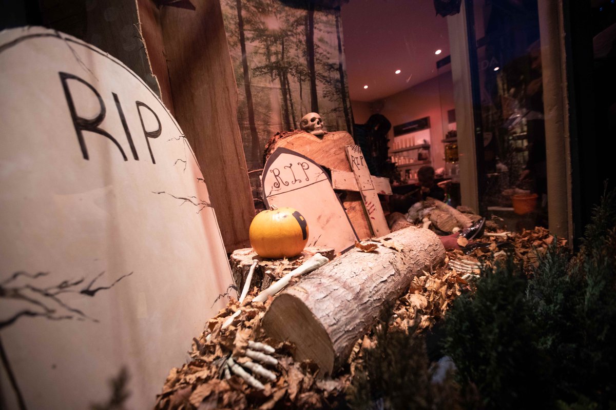 Twas the week of Halloween... 🕸🧙‍♀️👻

We are SO excited to welcome you all back to our spooktacular Pumpkin Path this Saturday! Please remember that the date change to Sat 30th October this year.

We've got loads of fangtastic fun lined up for you - see you there #Knutsford!