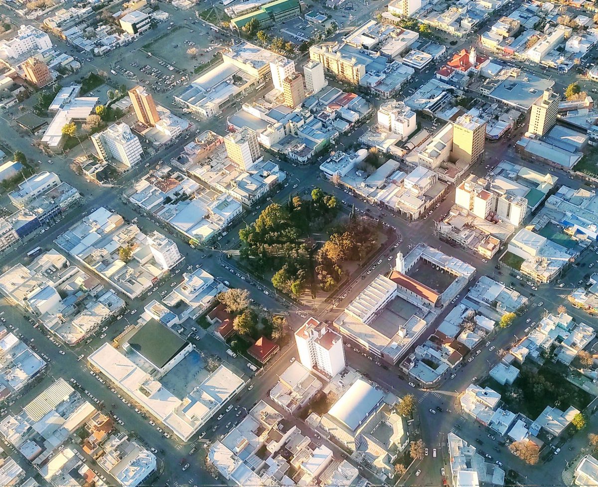 MaruOrtizTw's tweet photo. "Coincido con el reclamo de @TWAMaderna a @alferdez. #Trelew parece una ciudad olvidada. Hay que traer industria y trabajo, no ferias y más ferias", Rubén Villagra, #CICECH, en @CadenaTiempo https://t.co/Ve35BNUVCv