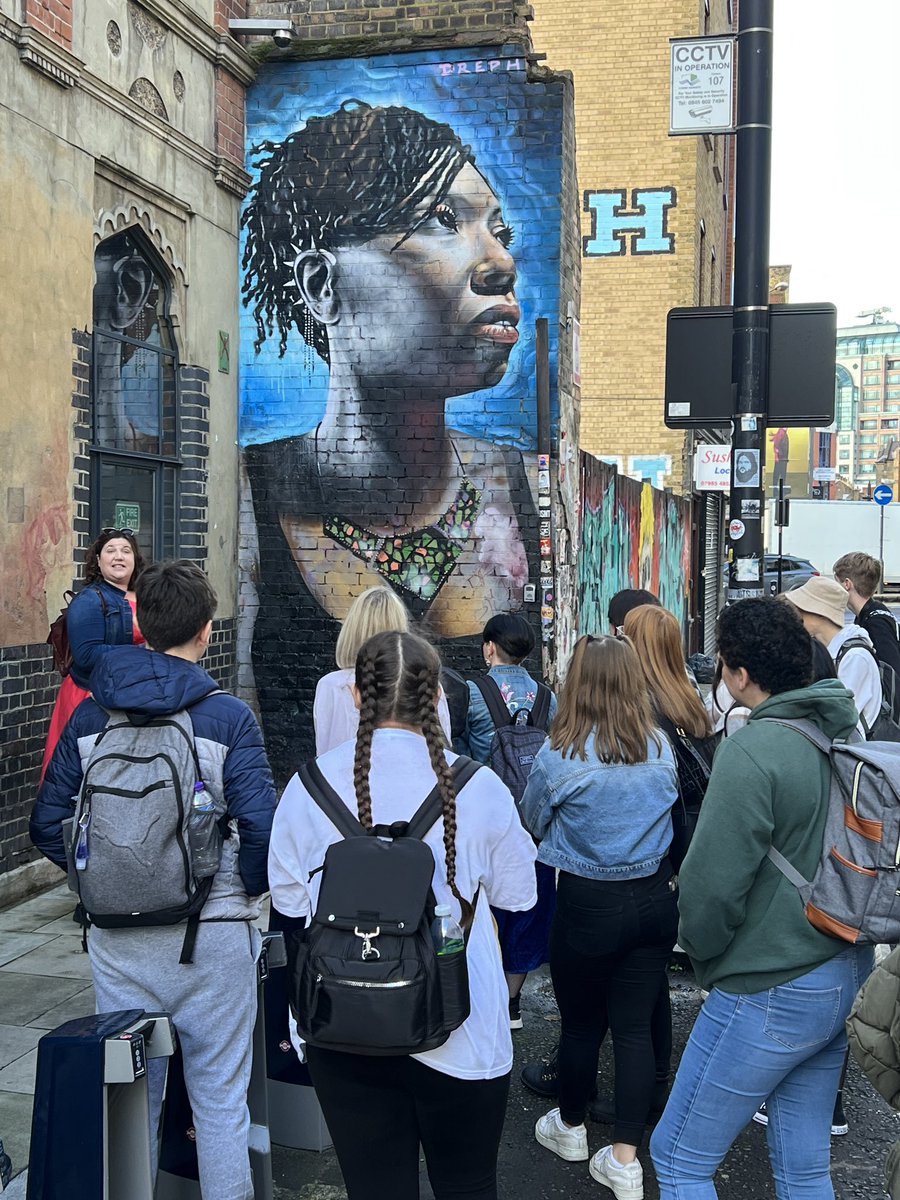 EA_expressive's tweet image. London Experience Day 2: Beautiful and inspiring morning with a guided tour of street art in London’s East End Spittlefields district.