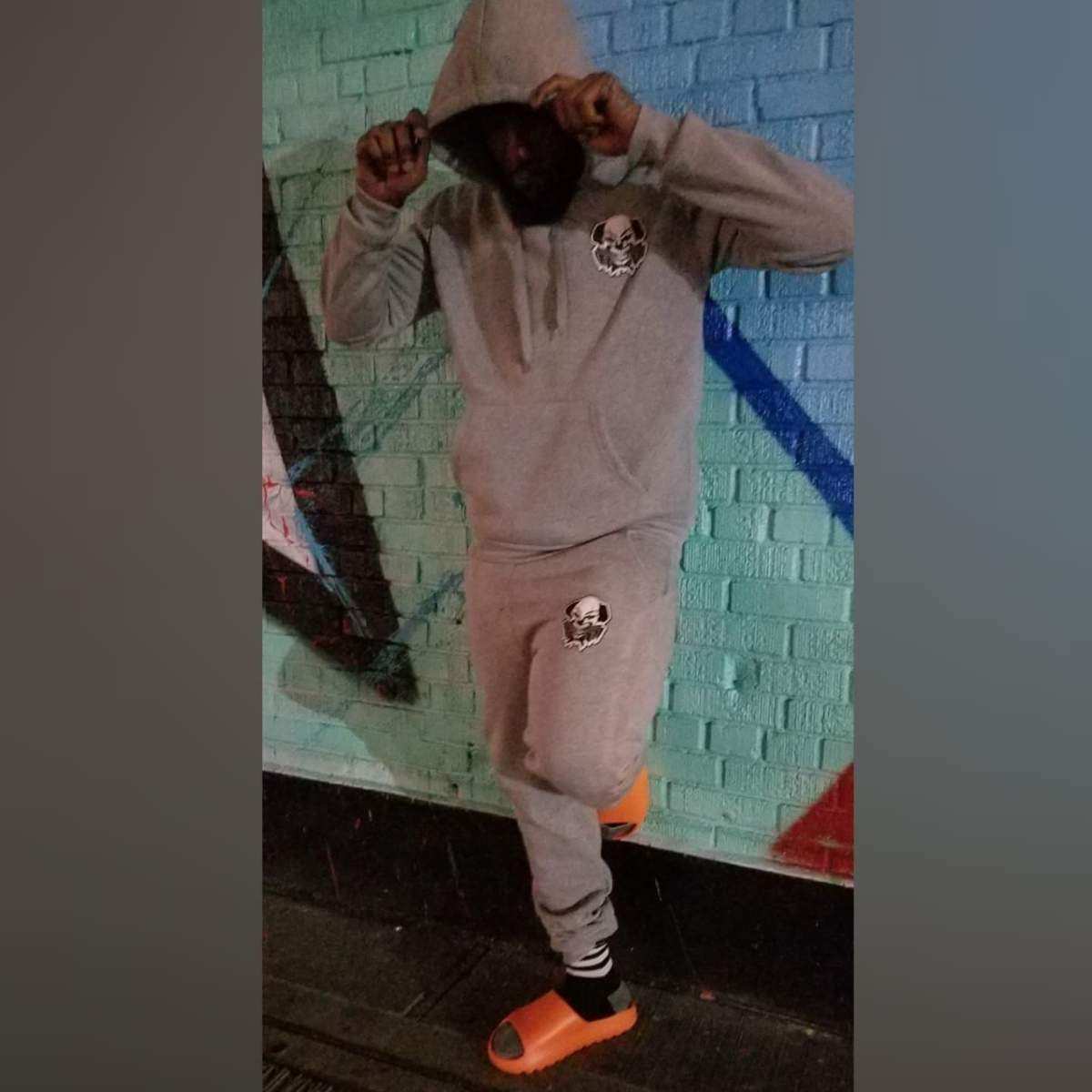 monstapacino's tweet photo. Light grey Lake of the dead suit with the orange 🍊 yeezy's #sneakers #lakeofthedeadclothing #monstapacino #31DaysOfHalloween #flyover https://t.co/WUmkWl0Tcs