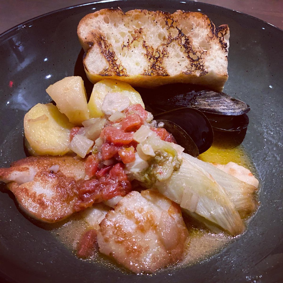 craigamorris's tweet photo. Wonderful meal with Chef Jonathan โJTโ Thompson of Oaken Bistro + Bar last night in #Chicago! Had the Wild Alaska Pollock Bouillabaisse prepared with caramelized fennel, scallops, PEI mussels, and truffled nage. Delicious! ๐ ๐คค #DineOutToHelpOut #wildalaskapollock @wildAKpollock https://t.co/GTw7HbYjaG