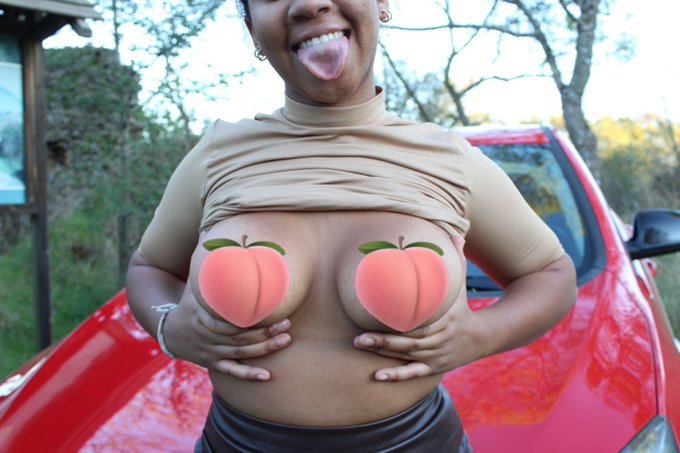 My Hungry Peach’s pics and videos