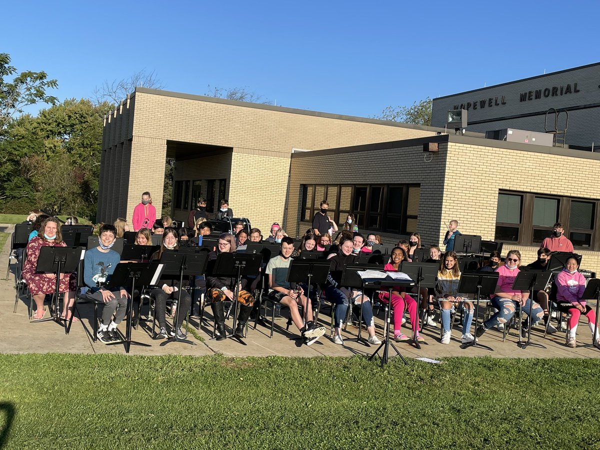 k_wil79's tweet photo. 7th and 8th grade concert band rehearsing for their first concert since December of 2019!!!!!! https://t.co/GT1xiVrdt5