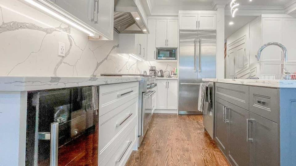 Custom crafted white double shaker laminated mdf kitchen with grey island and callacuta quartz counter top and backsplash #custom #backsplash #design #designinterior #homesweethome #bestofhomestars #kitchenstar #toronto #vaughan #torontoreno #lifestyle #construction