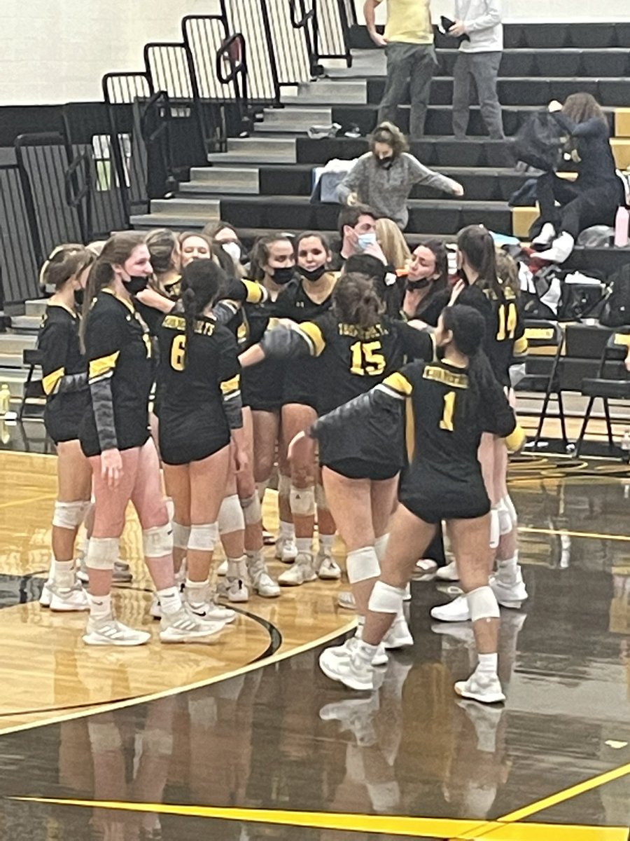 vjabolts's tweet photo. ICYMI from Tuesday Night 

That moment @tboltsvb realized they clinched the SWSC Red title at home on Senior Night, Congratulations!  

First Conference title in 11 years
10th Conference title in school history

On to regionals! https://t.co/P6touiecGs