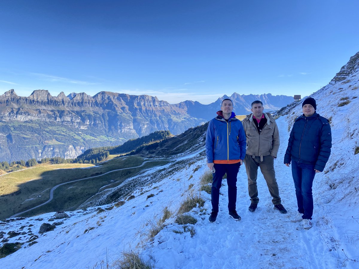 SENIS_AG's tweet photo. After completing a challenging installation at customer’s site our engineering team enjoyed a sunny day in beautiful Swiss mountains. Well done and thank you for your great engagement! 
#teamwork #senis https://t.co/WKAuC4pIoG