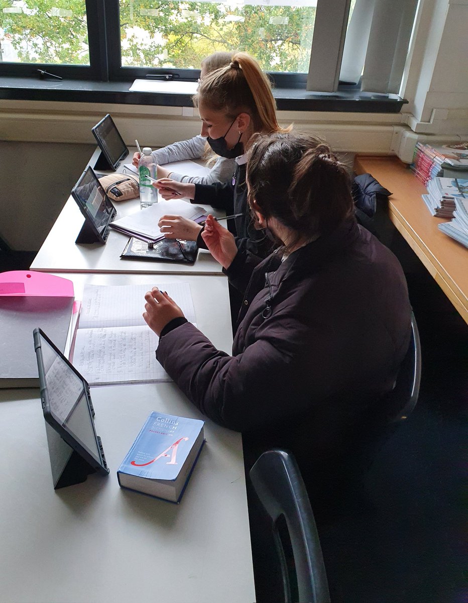 MrsMMLBraes's tweet photo. Senior French were on the ball, today. From a very competitive #OnePencilOnedice Activity, to @Language_Gym @gianfrancocont9 False Echo task. They deserved the #StopTheBus end game. Terrific language skills! 🇨🇵
#FeelingProud https://t.co/66llqfeqRi