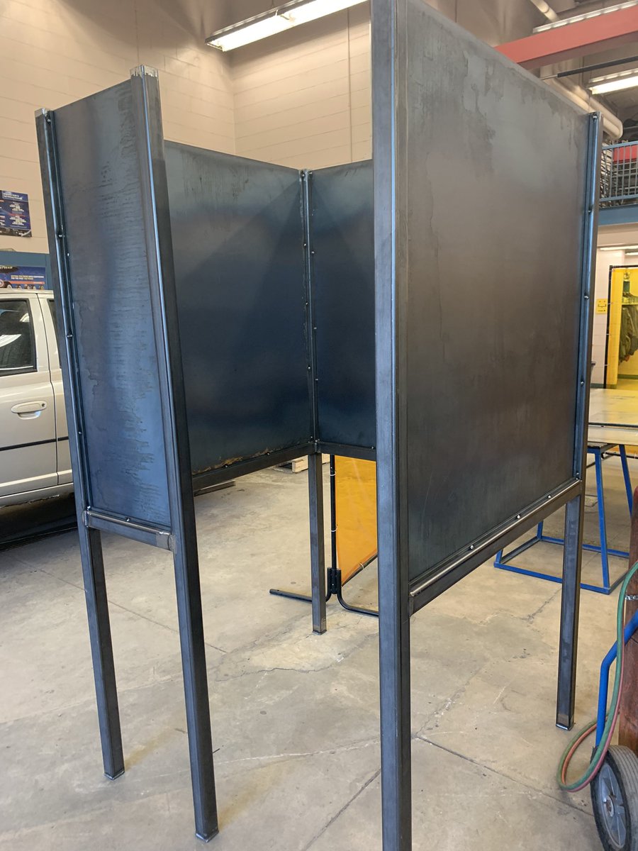 Les élèves de M. Gagnon ont fabriqué les cabines à soudure! Bravo!