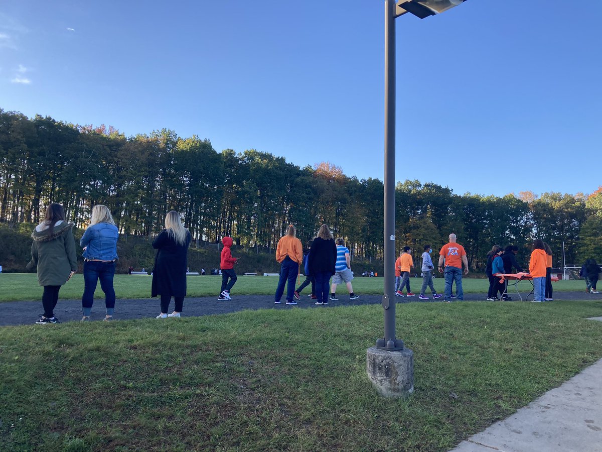 ESASDJTL's tweet photo. Unity Day at JTL, getting after it with a bracelet station, lap counter, picture station, food and more important time spent as one! Stronger together https://t.co/jxqQd6Xnqr