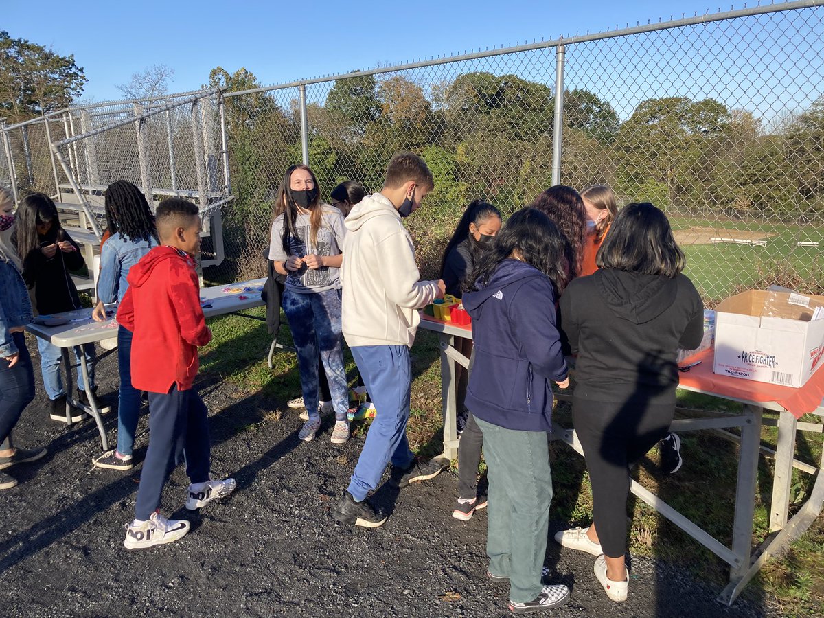 ESASDJTL's tweet photo. Unity Day at JTL, getting after it with a bracelet station, lap counter, picture station, food and more important time spent as one! Stronger together https://t.co/jxqQd6Xnqr