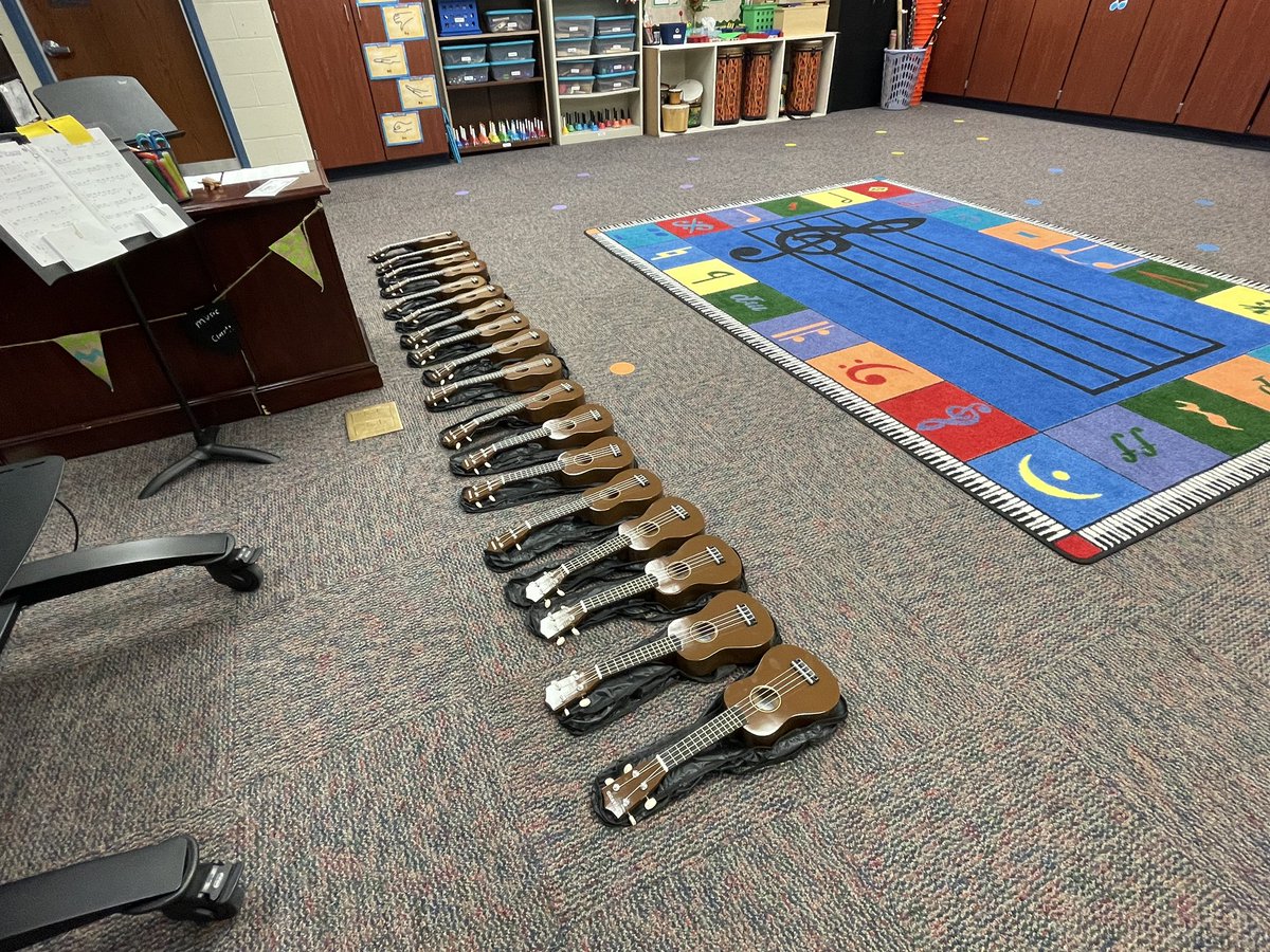 MsRileyMusic's tweet photo. These ukes are tuned and ready to be played!#MEteach https://t.co/PAY3pwlZen