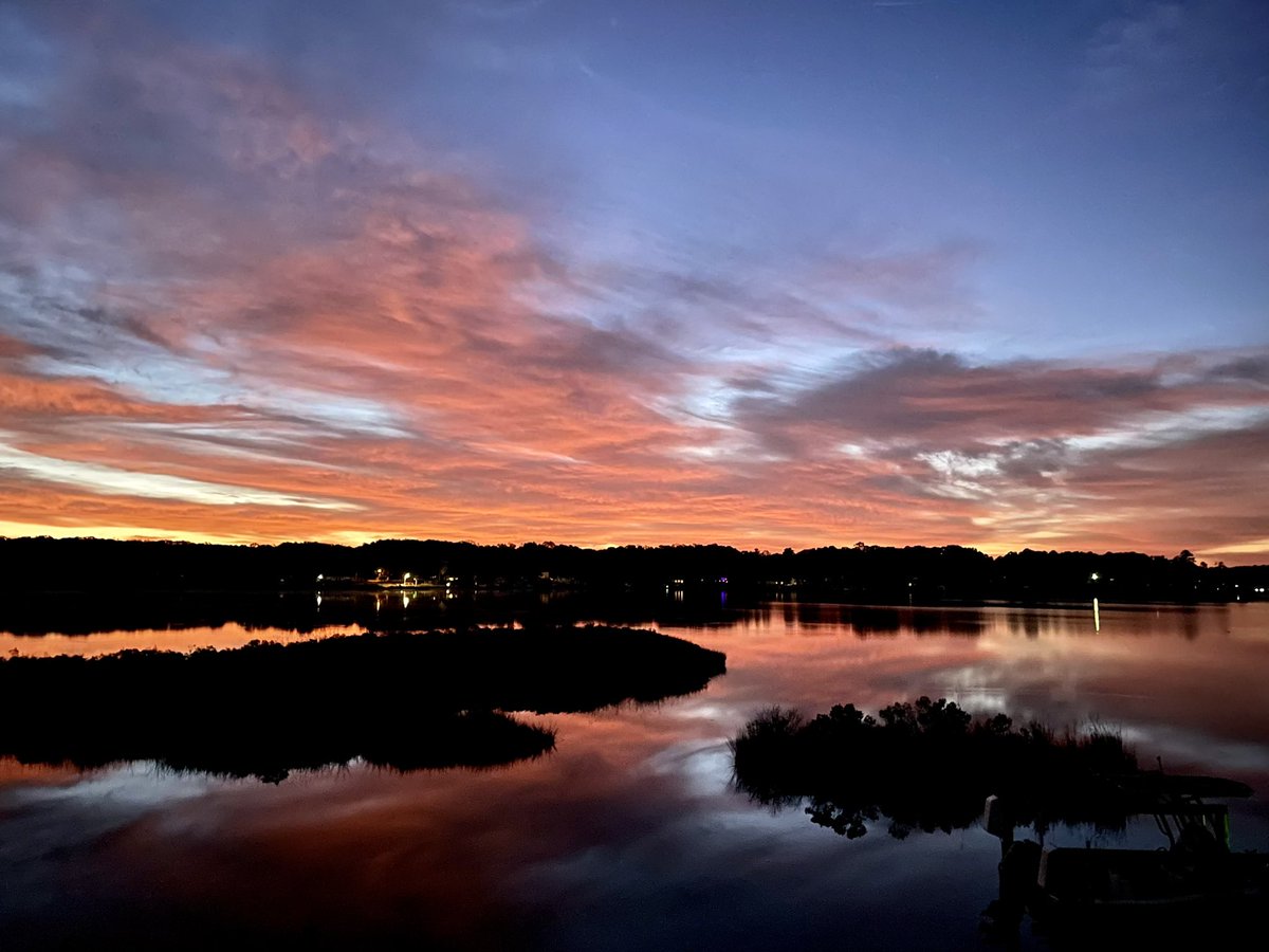 kgreg2's tweet photo. #sunrise #piankatankriver @AndrewNBC12 https://t.co/OLOLwDgStt