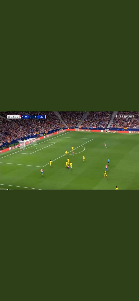 David90King's tweet photo. @SamMcGuire90 VVD's body shape is literally 180° out as there best player is taking his first touch to drive into the box. If hes anywhere near in the correct position he steps in and tackles or pushes him away from goal. https://t.co/7aiXzztd0T