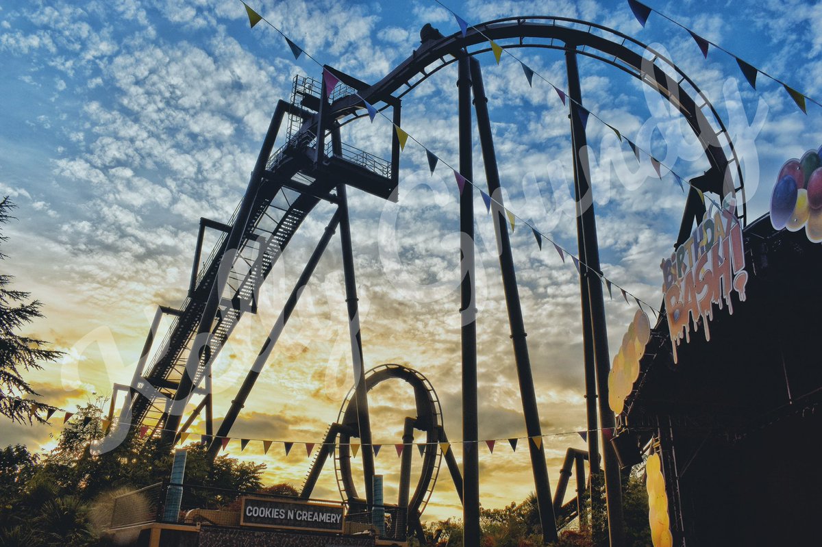 PicturesfromKel's tweet photo. The skies of Thorpe park with the one and only Nemesis ride!! #Thorpepark #Rollercoaster #blueskies #sunset #frightnight #adrenalin #nikon #nikonphotography #photography #photographer #PhotoOfTheDay #beauty @THORPEPARK https://t.co/WTcGf5dj7B