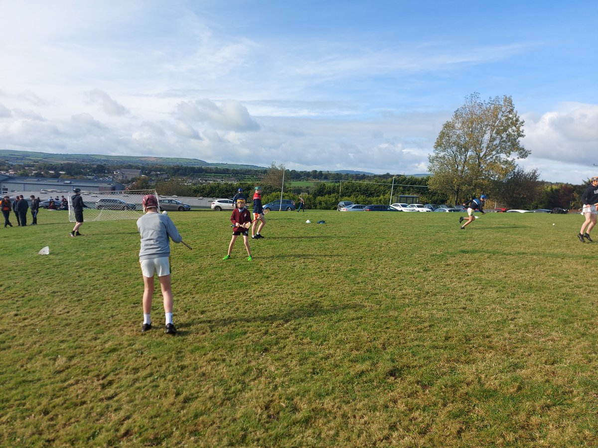 ShaneO_Hanlon's tweet photo. Busy GAA day in New Ross with 100+ @GCC_NewRoss 2nd year footballers out this morning in the rain &amp; the @CBSNewRoss Jnr hurlers out this afternoon in the sunshine 🌧☀️
#PostPrimaryGAA 
#irishweather https://t.co/wepnQNPZyP