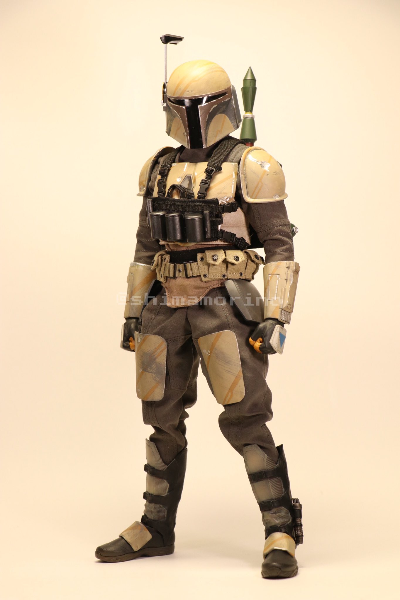 オリジナルのマンダロリアンアーマー 完成した3Dプリントのマンダロリアンアーマーだよ。これが俺たち