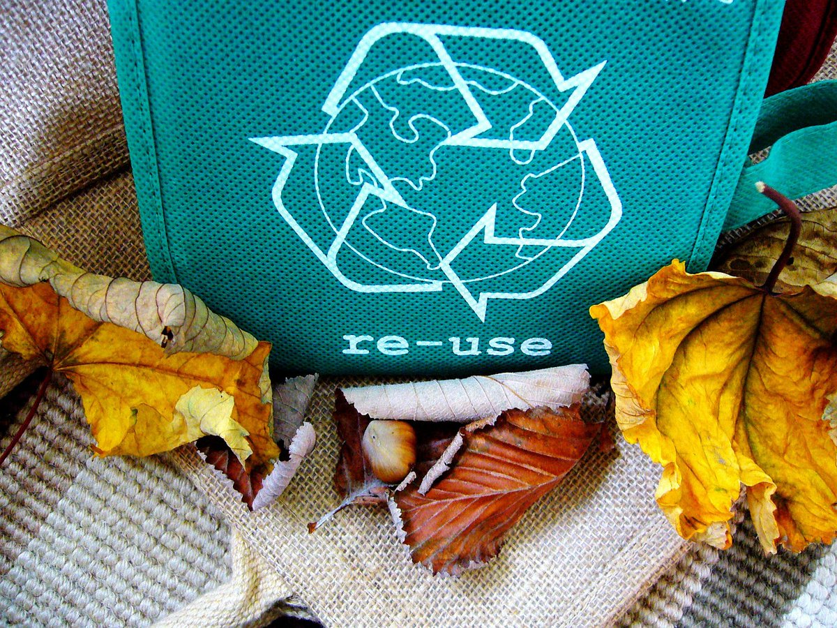 BHCLibrary's tweet photo. Recycling: Do You Know What To Throw? And Why? Tuesday, Nov. 16 Noon to 1 p.m. Free webinar! 
https://t.co/OnF5xCRQeD https://t.co/5o248fY7m1