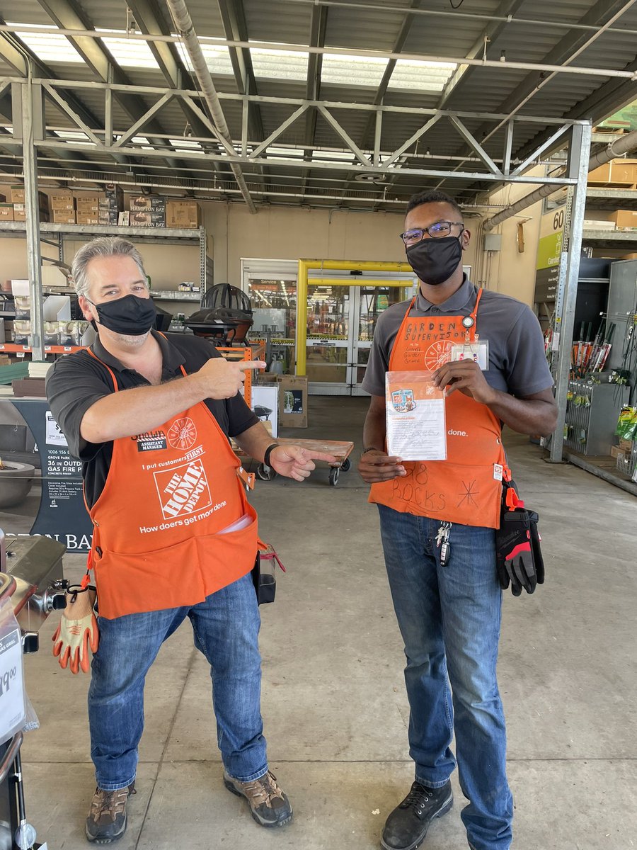 Saying thanks to a group of great associates who team up and worked together to help get the front lay-down prepped for our MET team to set holiday in record time!#OneTeamOneDream <a href="/JulieGiattino/">Julie Giattino</a>