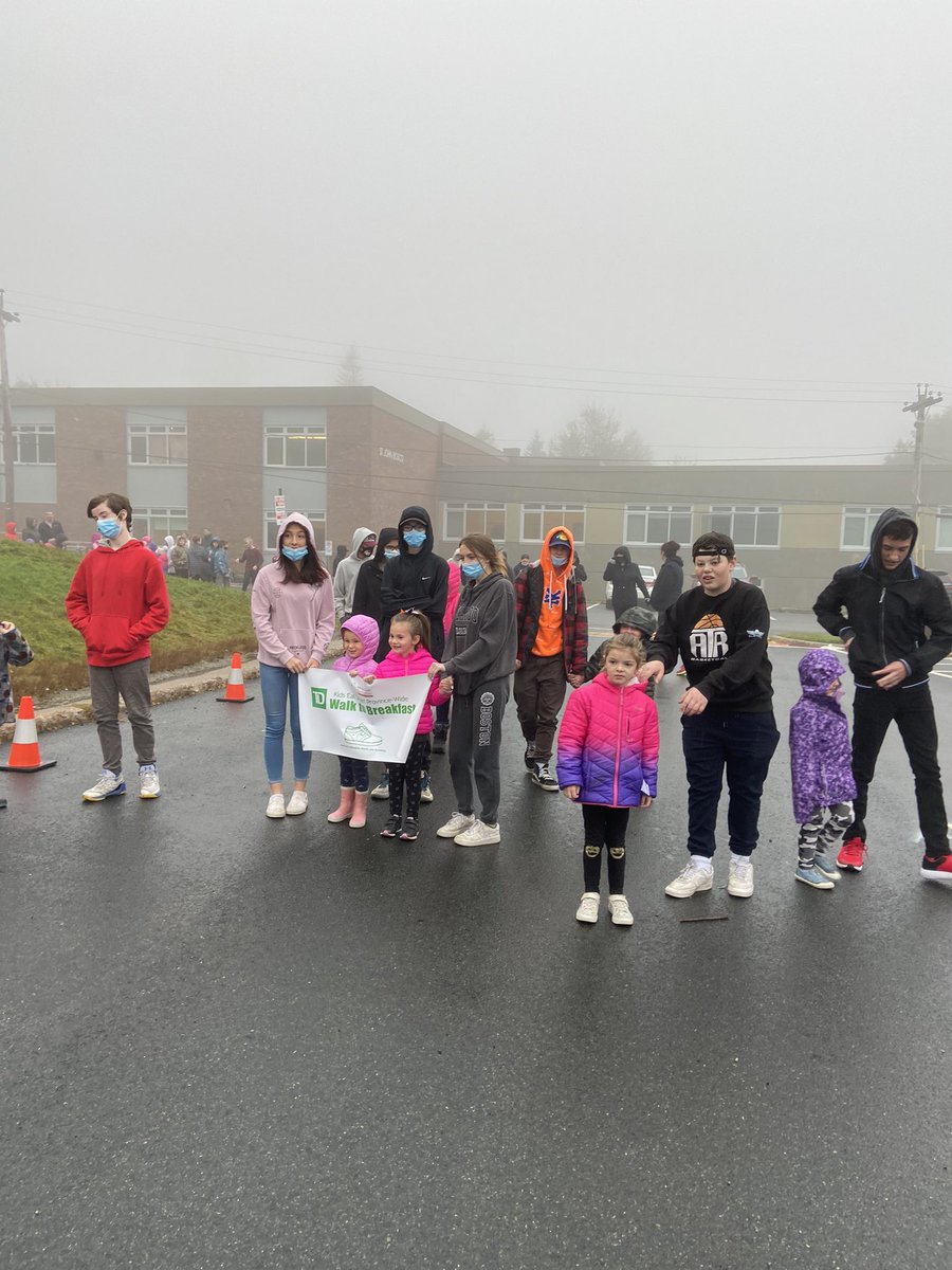 sjboscoschool's tweet photo. Great start to the day as we headed out for our annual @KidsEatSmartNL Walk to Breakfast. Our older students buddied with our younger ones for the walk! We even had prizes at the end! @NLESDCA #leadership #healthyeating #breakfastisimportant https://t.co/WqE4HF1Px0