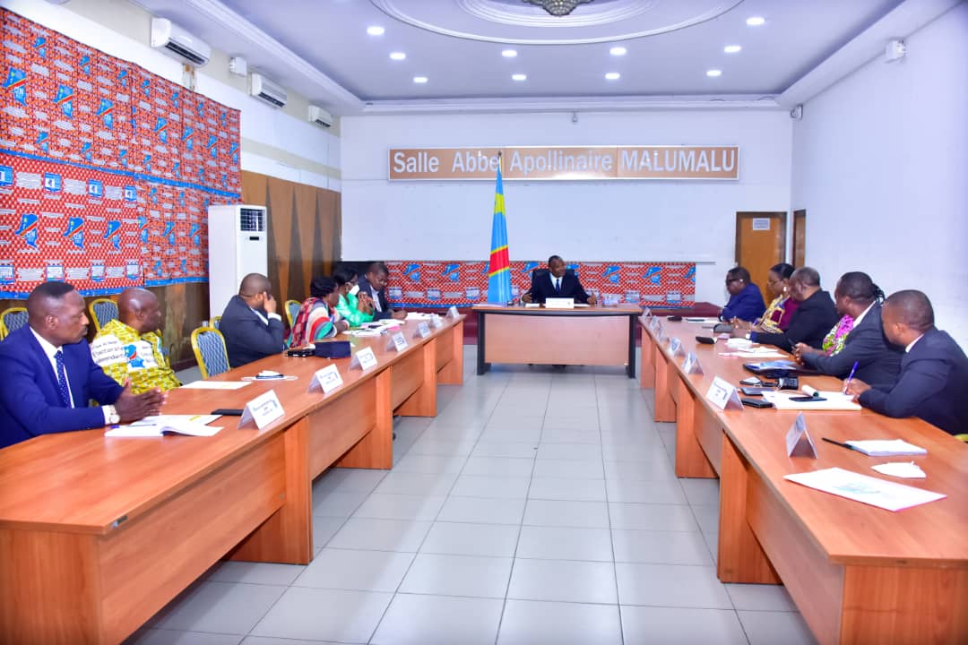 papy_ndaye's tweet photo. Le Président de la @cenirdc , @CNangaa a présidé ce mercredi 20 10 2021 une importante réunion de la Plénière. Au cours de cette réunion ordinaire, les membres ont passé en revue plusieurs aspects liés au fonctionnement de l'administration électorale. @TopCongo
@CivuadiKalanga https://t.co/Cc0eVzcj9S