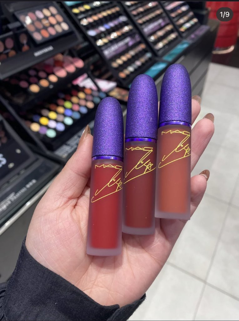 LISA’S 1ST EVER MAC COLLECTION 

It looks so good! 🤧😍💸 

DESIGNED BY LISA 
#MACLovesLISA