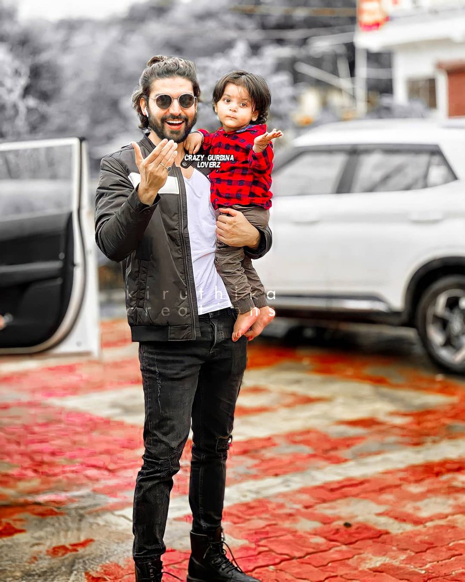 itss_kiruthika's tweet photo. Finally much awaited pic is here 😍😍 my Rockstar with little Rockstar #Daivik @gurruchoudhary loving this pic❤️❤️❤️ #Gurmeetchoudhary https://t.co/C26uNp1WOZ