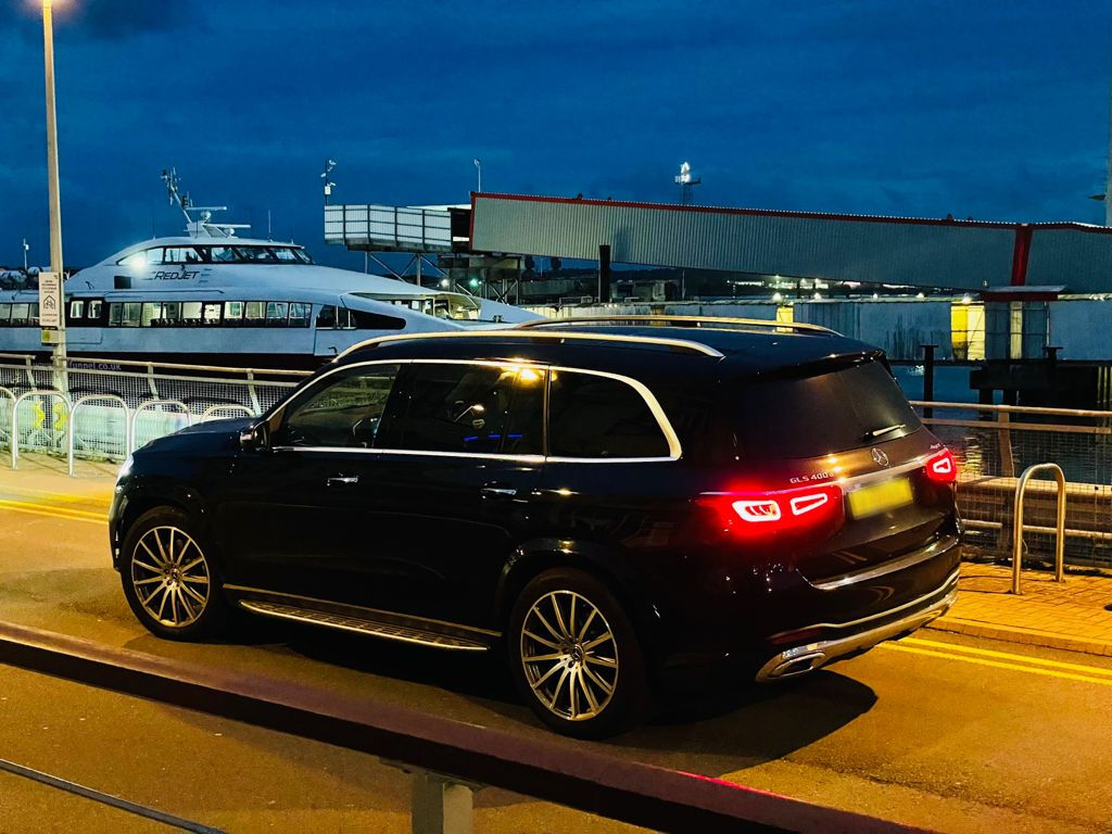 Coming to a special event in London? Then, give us a call on 02035 360152 &amp; let us sort out your travel logistics. As a leading chauffeur firm in #London, we’ll make your journey to your event, one of luxury &amp; relaxation where you can arrive in style. hrcarriages.com